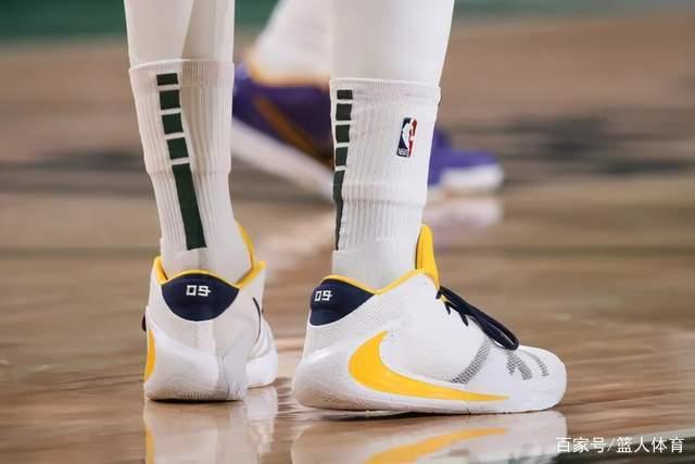 曝36岁本泽马本赛季后退役 一代传奇前锋告别？