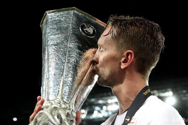 曾凡博17分首钢力克青岛 邹阳16+10福建胜江苏