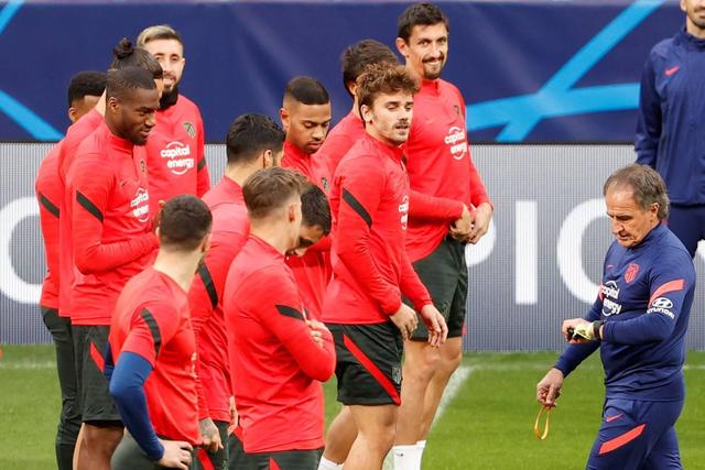 莱昂纳德32分快船险胜森林狼 76人力克独行侠